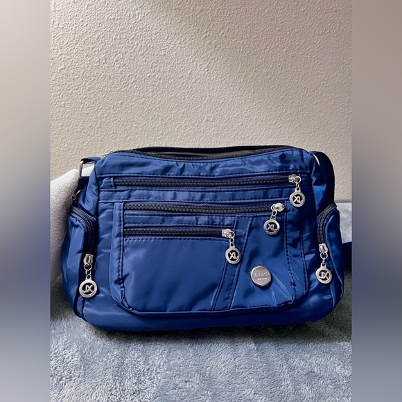 Brand New Jingpin Navy Crossbody with Adjustable Strap - plenty of pockets! - Picture 8 of 8